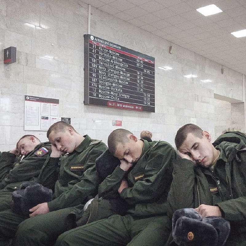 Уличный фотограф показал настоящую Россию. 75 честных снимков жизни за МКАДом