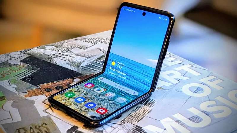 Гибкий Galaxy Z Flip никому не нужен. МТС сливает флагман с гигантской скидкой