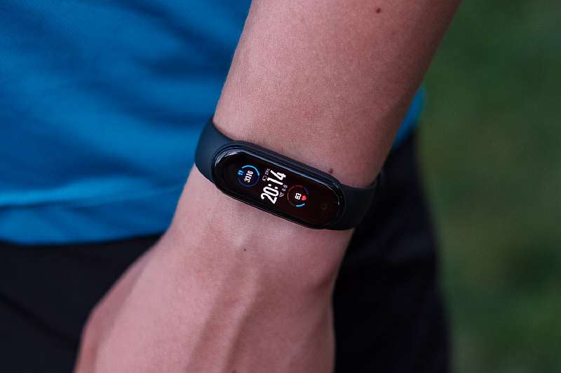 Обзор Xiaomi Mi Band 5. Главный фитнес-браслет 2020 года