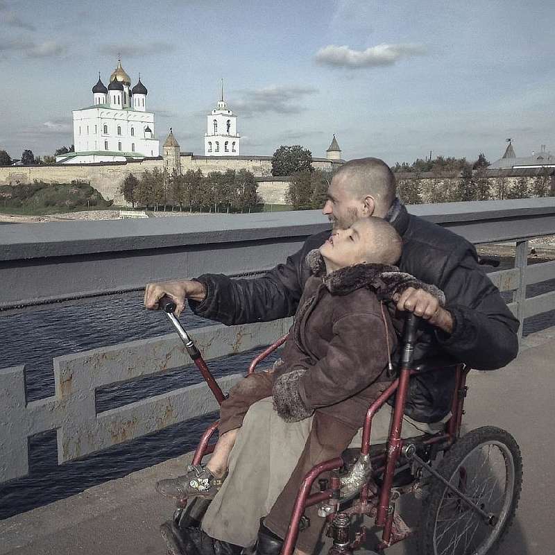 Уличный фотограф показал настоящую Россию. 75 честных снимков жизни за МКАДом