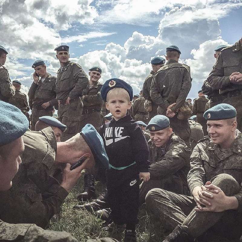 Уличный фотограф показал настоящую Россию. 75 честных снимков жизни за МКАДом