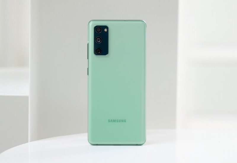Народный флагман Samsung: 120 Гц, 4500 мАч, IP68, беспроводная зарядка, стереодинамики. Дешевле Xiaomi!