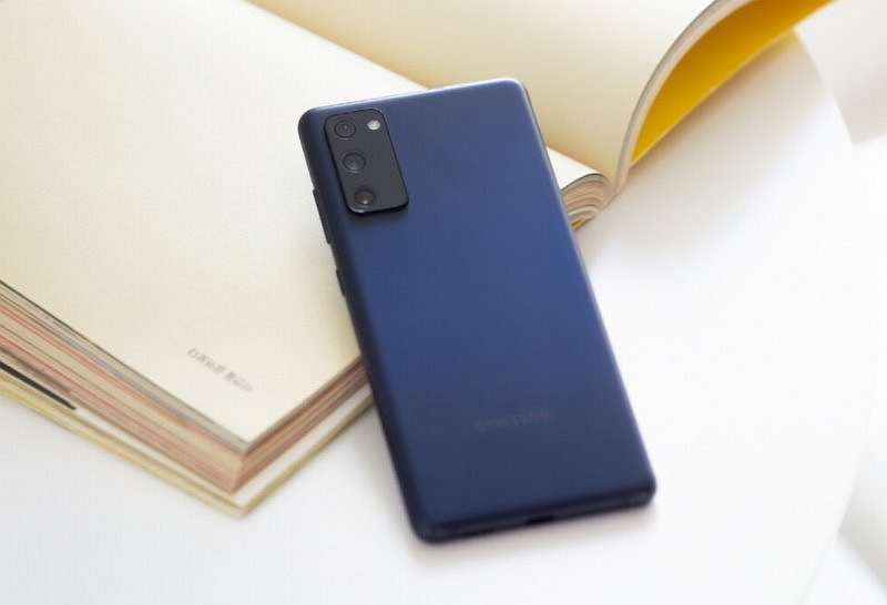 Народный флагман Samsung: 120 Гц, 4500 мАч, IP68, беспроводная зарядка, стереодинамики. Дешевле Xiaomi!