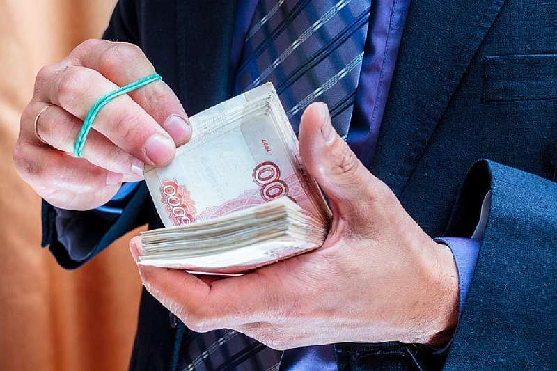 Почему стоит отказаться от банковских карт и вернуться к наличке в 2020
