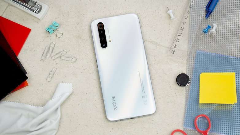 Это самый выгодный Android-флагман. Камерофон от Realme подешевел на 12 тысяч