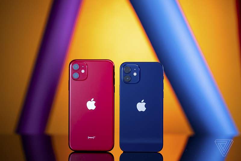«Худший цвет в истории». Apple раскритиковали из-за некрасивого цвета новых iPhone