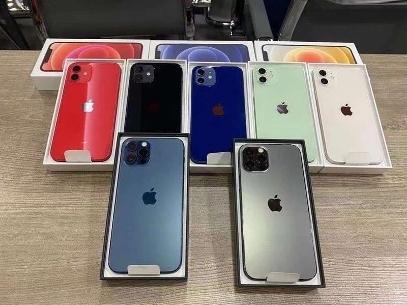 «Худший цвет в истории». Apple раскритиковали из-за некрасивого цвета новых iPhone
