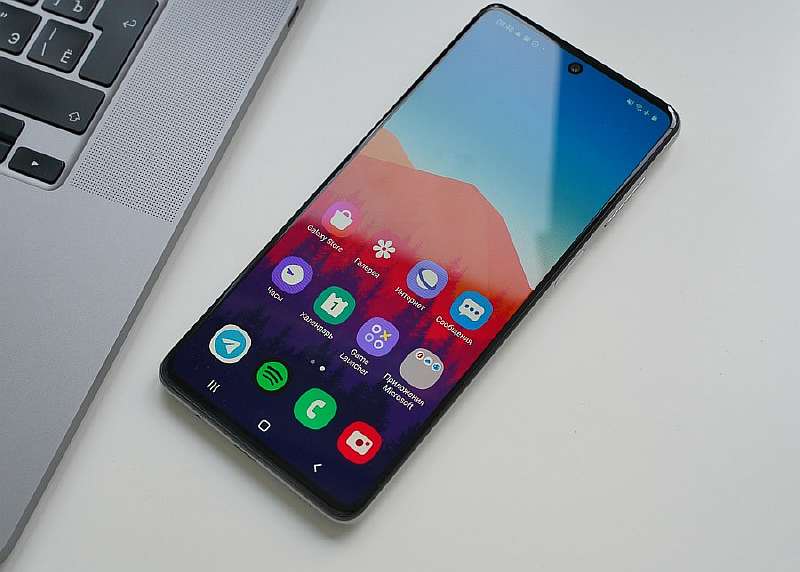 Это самый недооцененный Samsung Galaxy. Уникальный девайс выносит любые Xiaomi