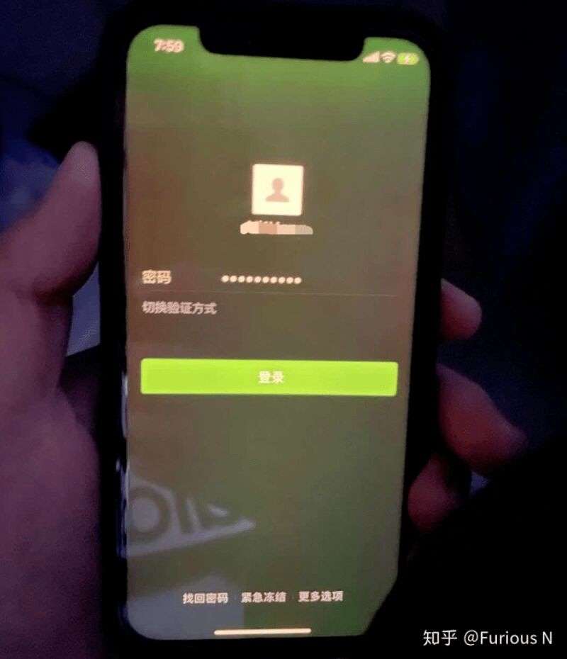 Apple облажалась. Компания признала массовую проблему с экранами новых iPhone 12