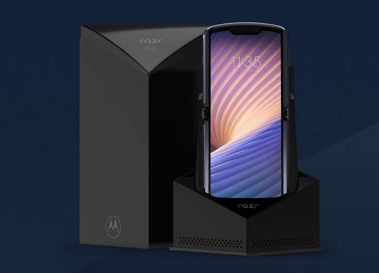 В России вышла раскладушка Motorola RAZR. Она стоит как два iPhone