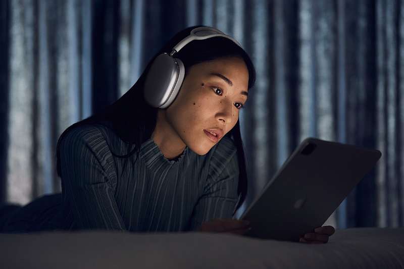 Apple представила наушники AirPods Max. Цена в России – просто кошмар