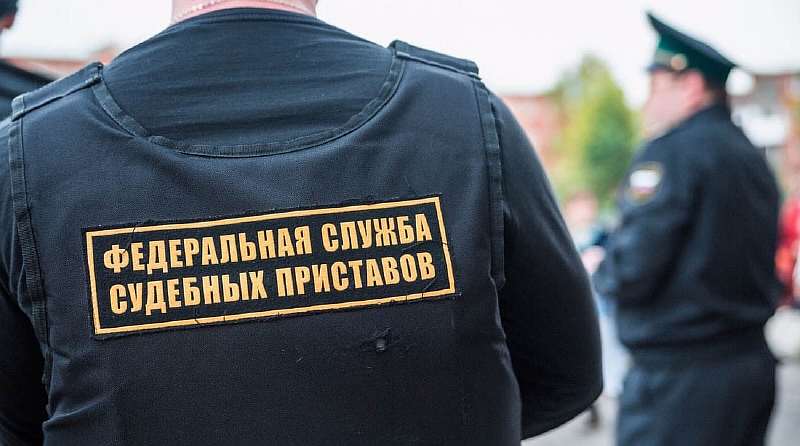 Какие банки не сотрудничают с приставами и защищают деньги клиентов