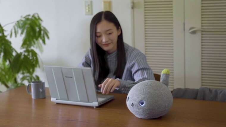 Panasonic выпустила кошку-робота. Она умеет пукать и игнорировать хозяина
