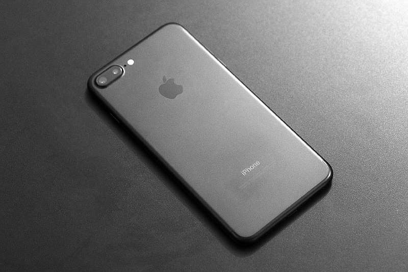Стекло, пластик или металл. Смартфоны из какого материала лучше?