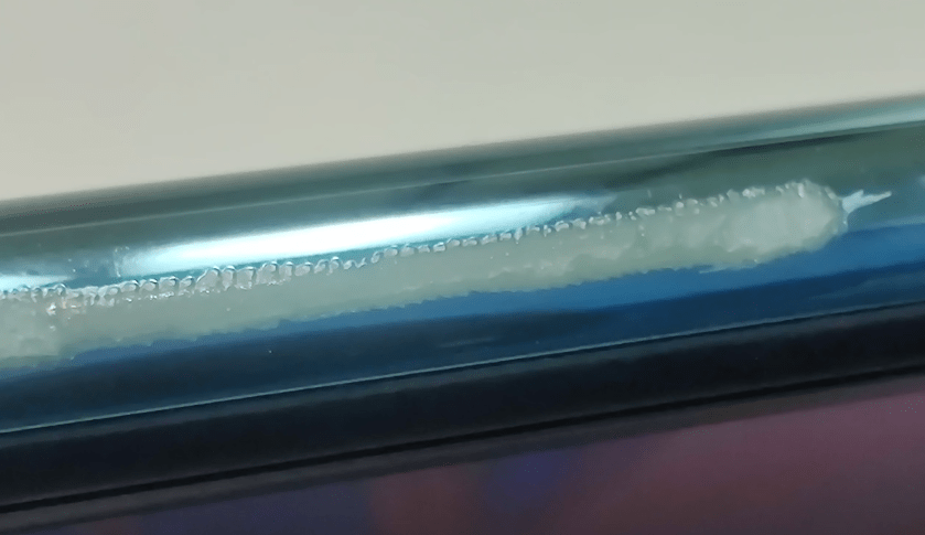 У Redmi Note 10 внезапная проблема. Он чудовищно хрупкий, китайцы сэкономили на корпусе