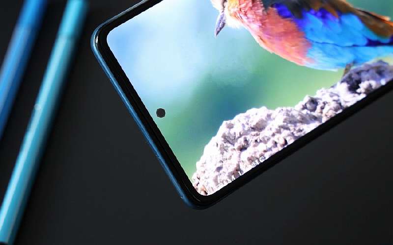 Samsung Galaxy A52 уже отдают с большой скидкой. Теперь это лучший девайс бренда по цене/качеству