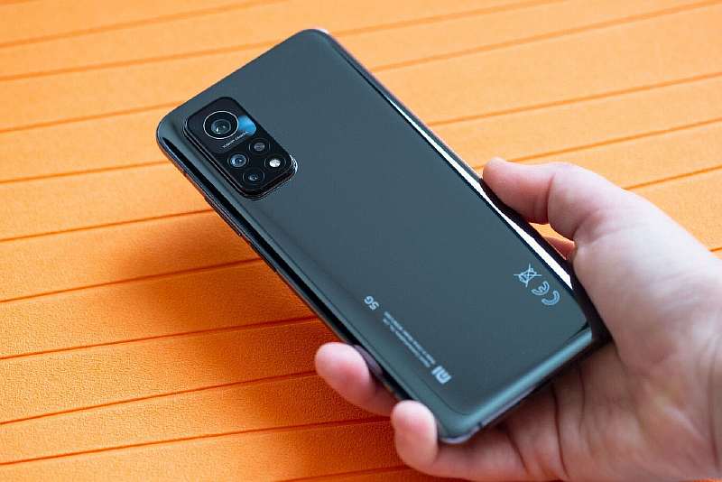 Народный флагман Xiaomi начали продавать на 15 тысяч рублей дешевле
