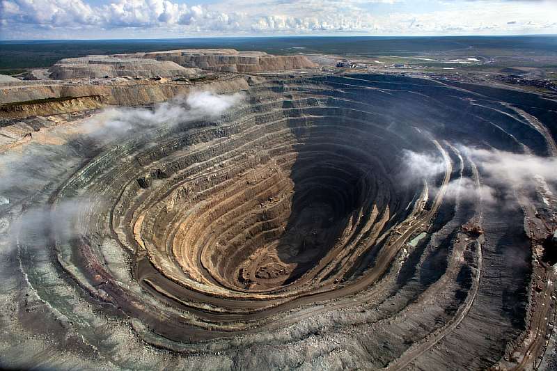 10 самых глубоких ям на планете Земля. А что там внутри?