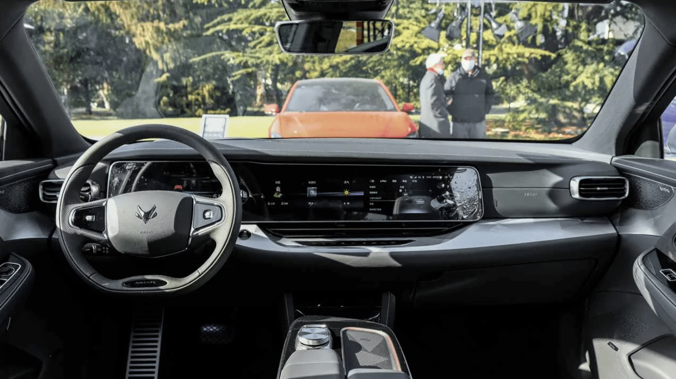 Китайский убийца Tesla: Huawei представила свой первый электромобиль на HarmonyOS