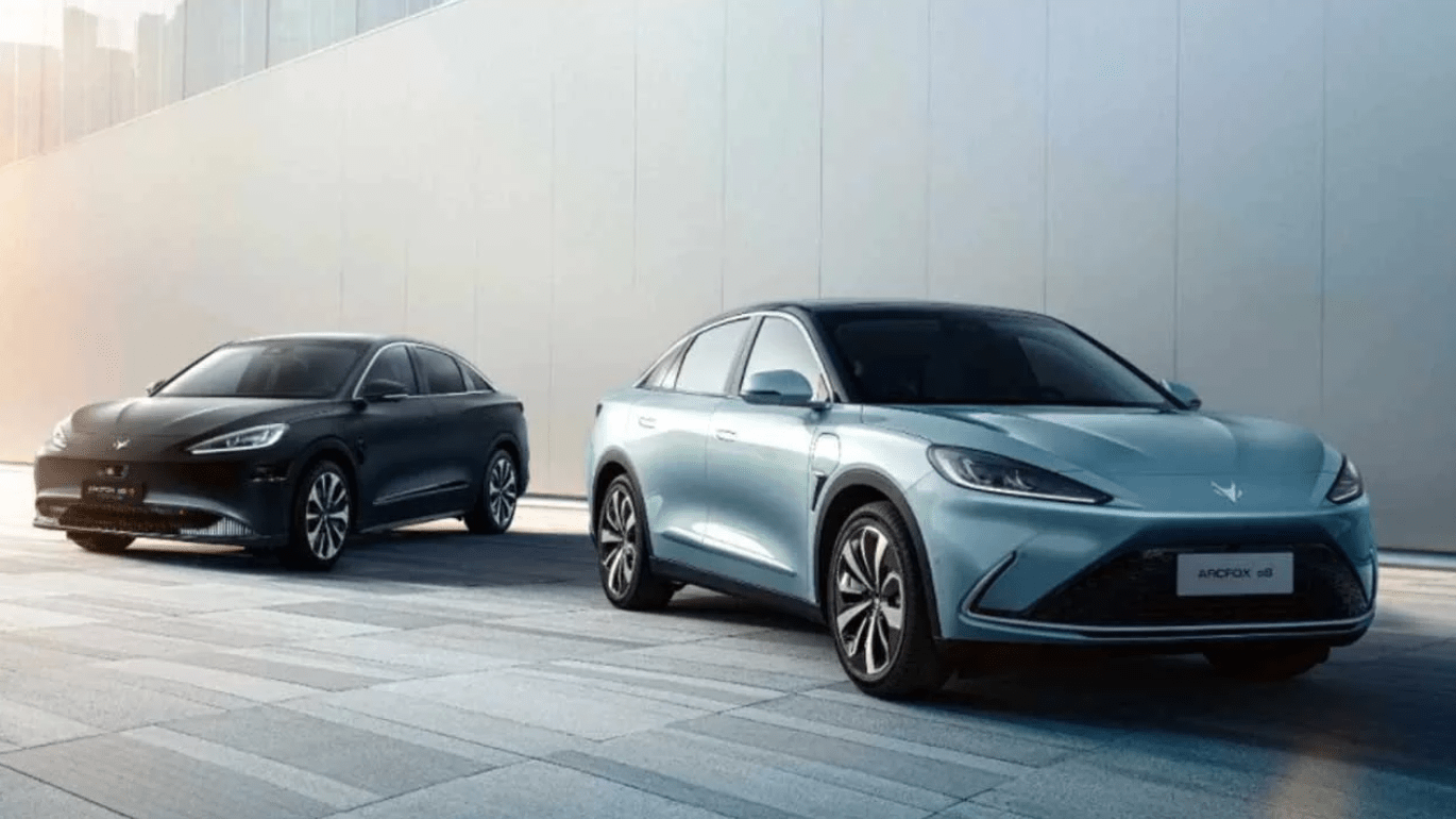 Китайский убийца Tesla: Huawei представила свой первый электромобиль на HarmonyOS