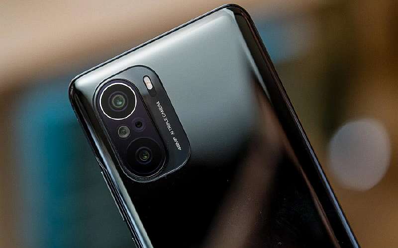 Флагман Xiaomi сливают за 22 тысячи. AMOLED 120 Гц, 723000 AnTuTu, 4520 мАч и Bluetooth-наушники в подарок!