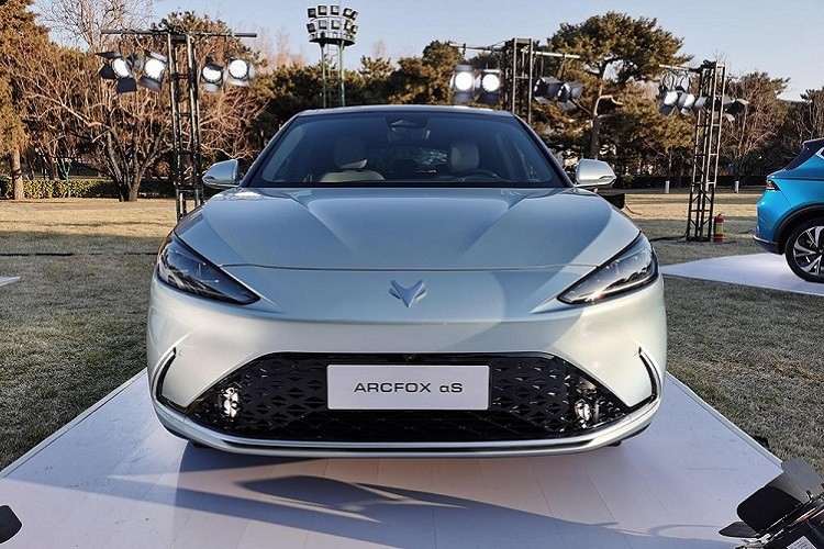 Китайский убийца Tesla: Huawei представила свой первый электромобиль на HarmonyOS