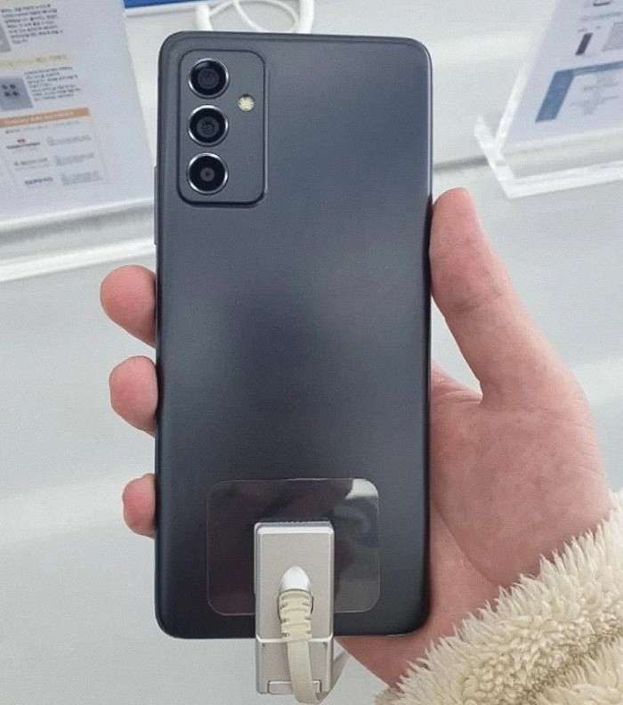 Скоро выйдет Samsung Galaxy A82. Дождитесь его, он заменит любые флагманы
