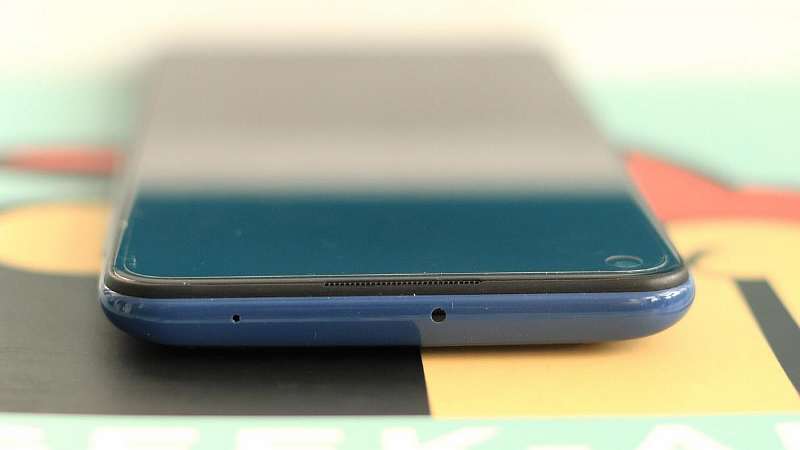 Бесполезный Xiaomi впаривают в салонах связи. Эту модель уже нельзя покупать