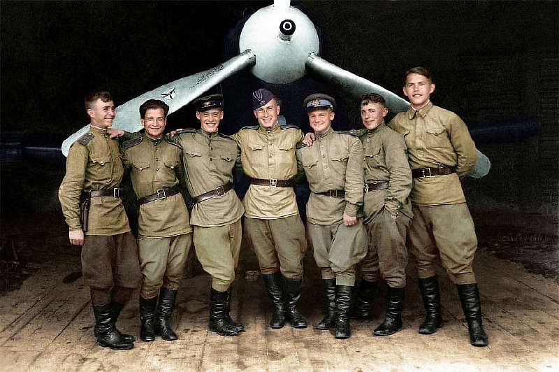 История оживает в цвете! Посмотрите, какие чудеса творит со старинными фотографиями мастерица из России