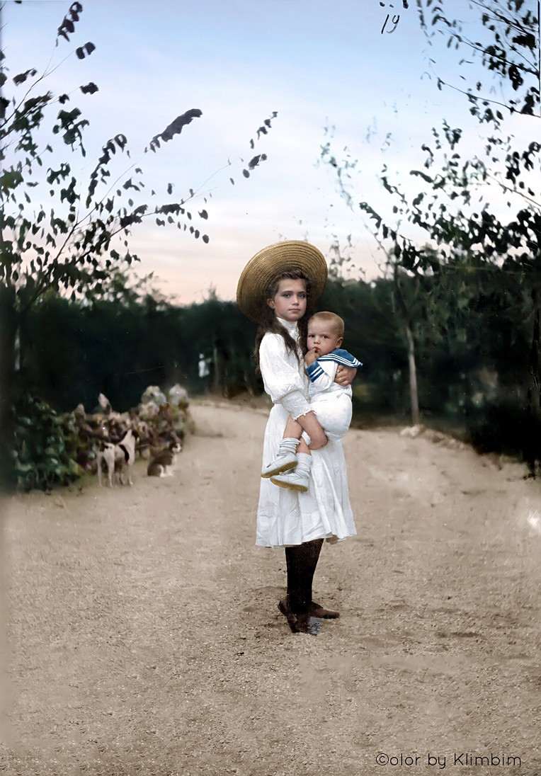 История оживает в цвете! Посмотрите, какие чудеса творит со старинными фотографиями мастерица из России
