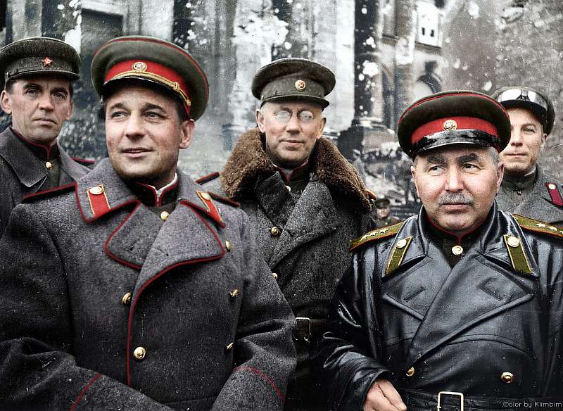 История оживает в цвете! Посмотрите, какие чудеса творит со старинными фотографиями мастерица из России
