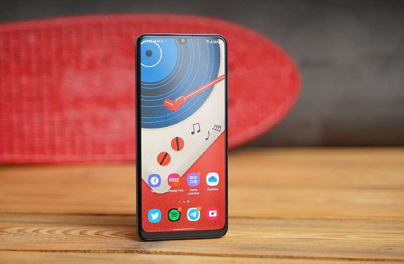 В МТС суперскидка на новый хит Samsung Galaxy. Удачная модель с SuperAMOLED экраном, NFC и аккумулятором 5000 мАч