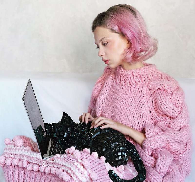 Девушка из России собрала 4.5 миллиона подписчиков в Instagram, делая удивительные фотографии без всякого фотошопа