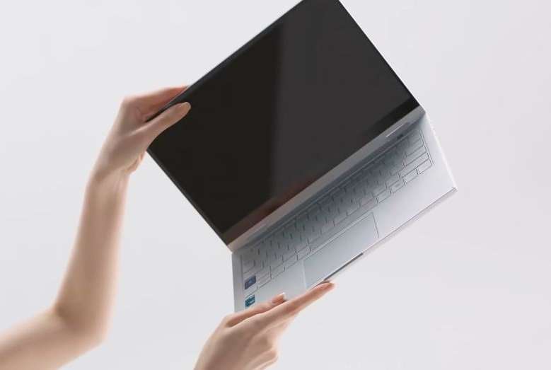 Samsung выпустила легкий ультрабук Galaxy. Это убийца MacBook Air за 350$