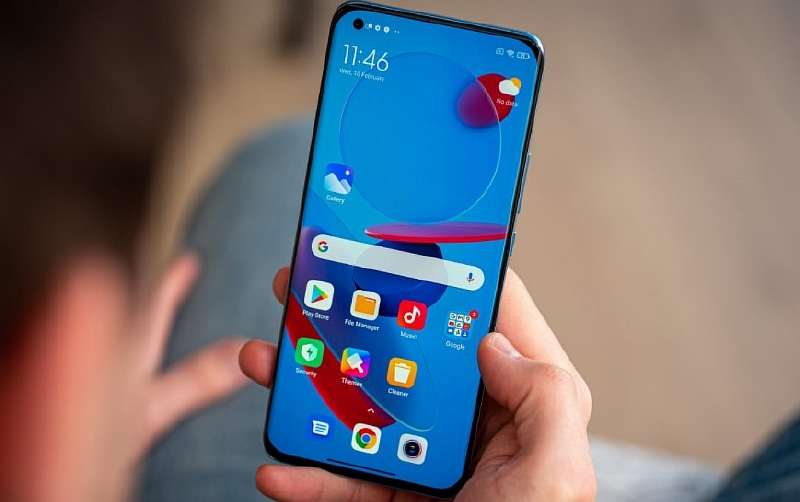 Xiaomi Mi 11 подешевел на 40 тысяч рублей. Берем или нет?