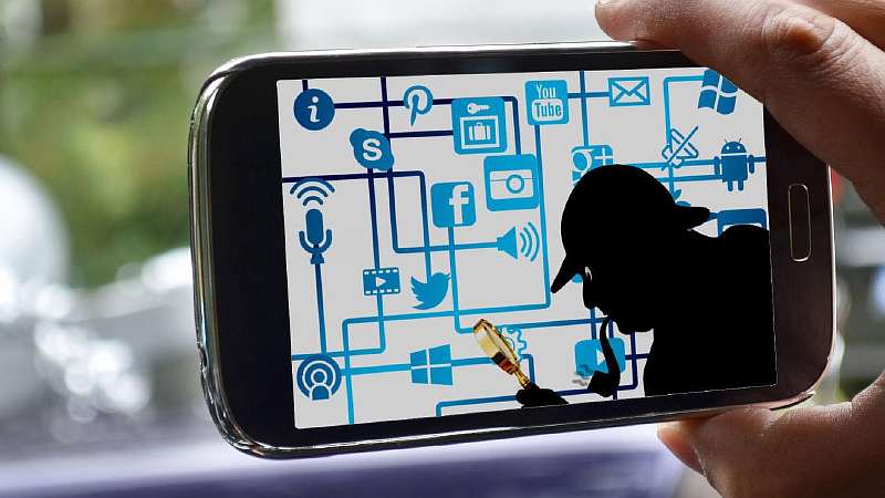 Эксперт рассказал, как определить, что ваш телефон прослушивают