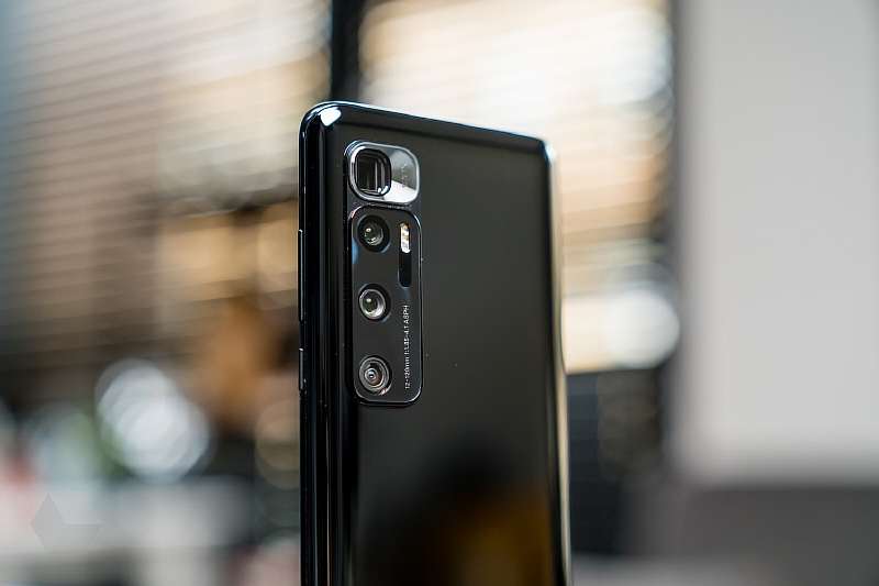 Xiaomi наказала покупателя за критику смартфона. Мужчину засудили на большие деньги