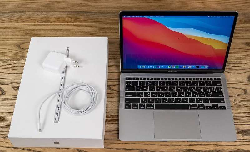 MacBook Air на чипе M1 тотально подешевел. Официальная распродажа в Связном