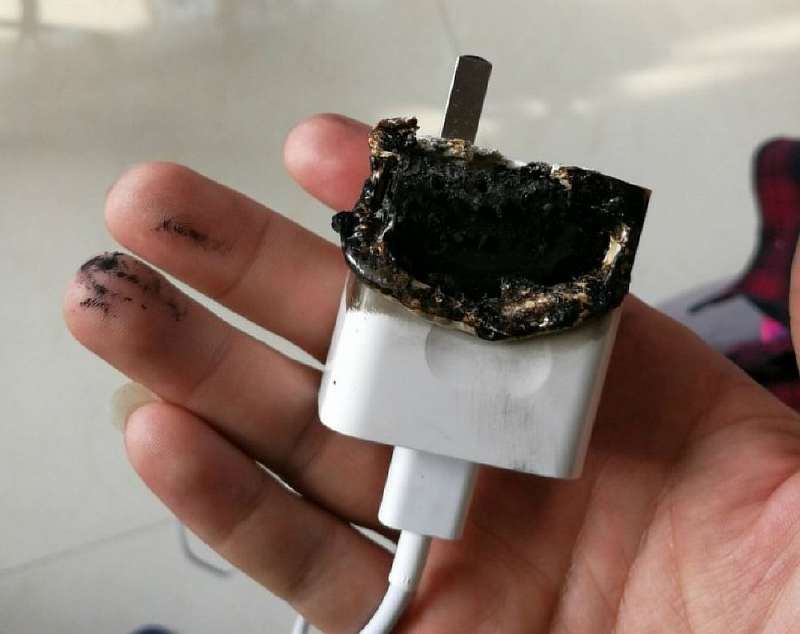 Нужно ли вынимать зарядное устройство из розетки, если ничего не заряжается?