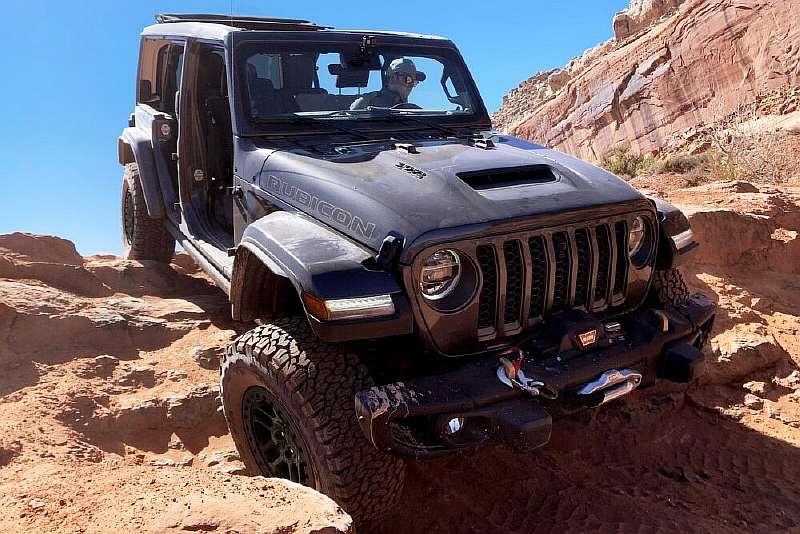 Новые Jeep Wrangler смогут ездить под водой. Как такое возможно?