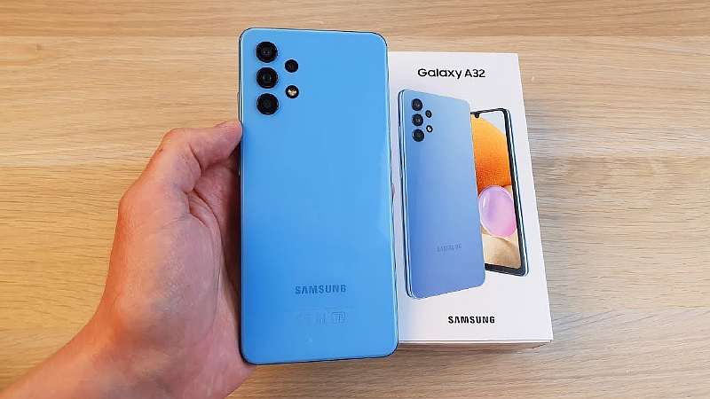 Новый Samsung Galaxy привезли в Россию. Это самая переоцененная модель бренда