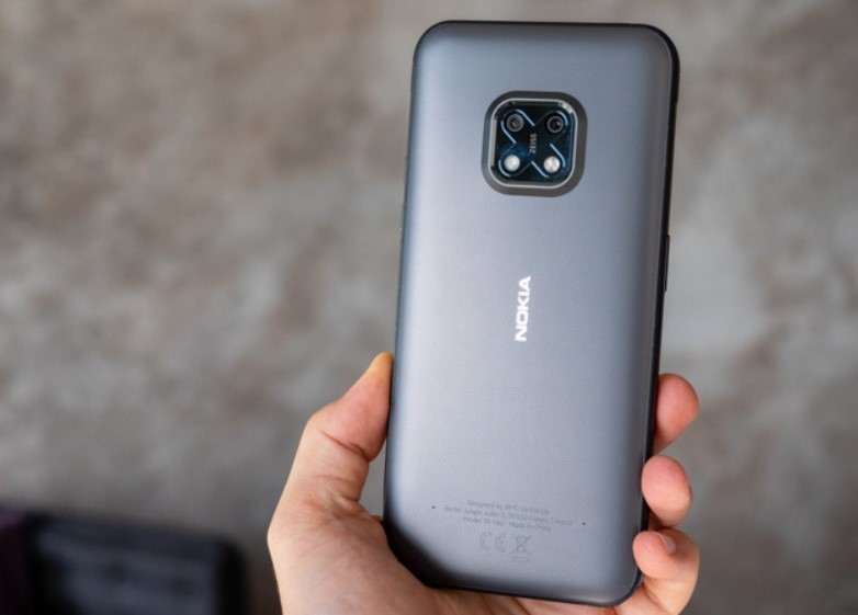 Неубиваемый смартфон Nokia приехал в Россию. Он практичный и неприлично дорогой