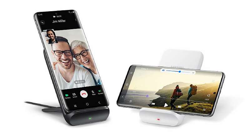 Samsung распродает Galaxy S21. Дают рекордную скидку и сразу два подарка