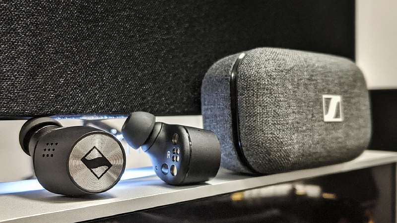 DNS распродает TWS-наушники Sennheiser. Модель с крутым звуком стоит рекордно дешево