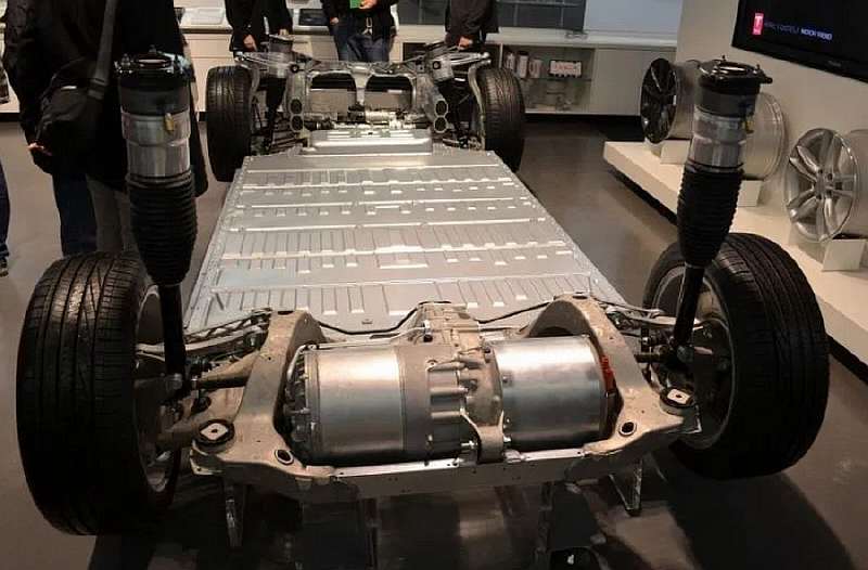 Всем по Tesla! Власти России вернут до 625000 рублей покупателям электромобилей