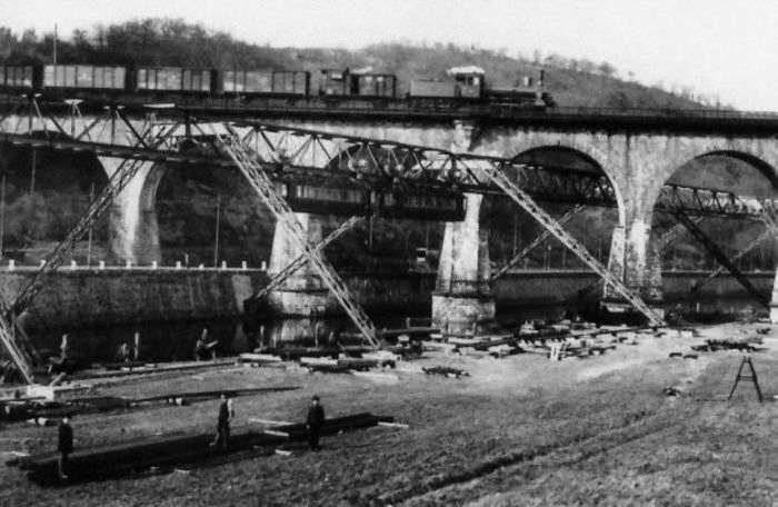 Посмотрите, как Германия выглядела в 1902 году. Удивительные кадры «летающего поезда»