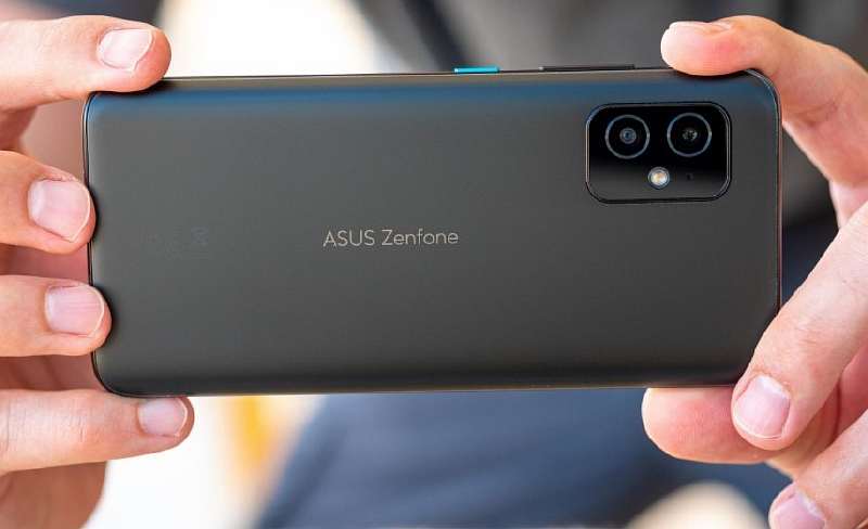 Новый Asus ZenFone распродают по минимальной цене. Рекомендуем, это отличный флагман