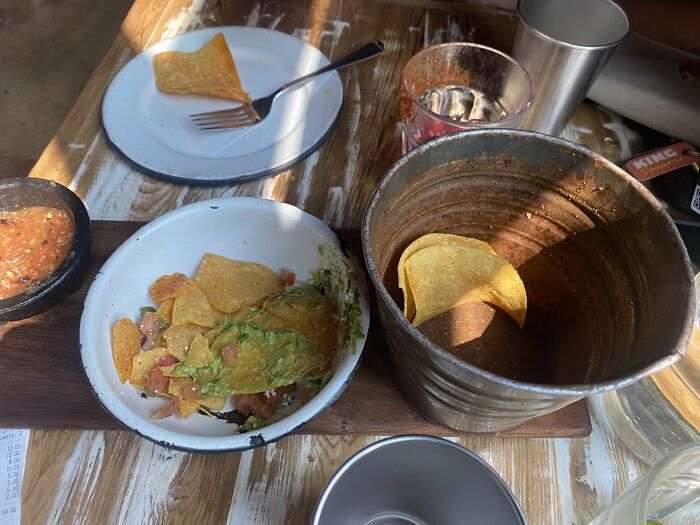 Пицца в шинах и мясная Барби: 25 непрактичных ресторанных блюд (фото)