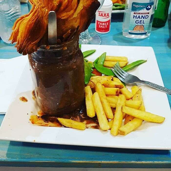 Пицца в шинах и мясная Барби: 25 непрактичных ресторанных блюд (фото)