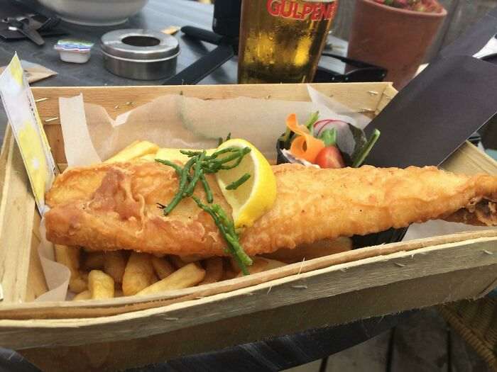 Пицца в шинах и мясная Барби: 25 непрактичных ресторанных блюд (фото)